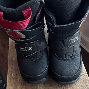 12c (US size) youth Burton snowboard boots